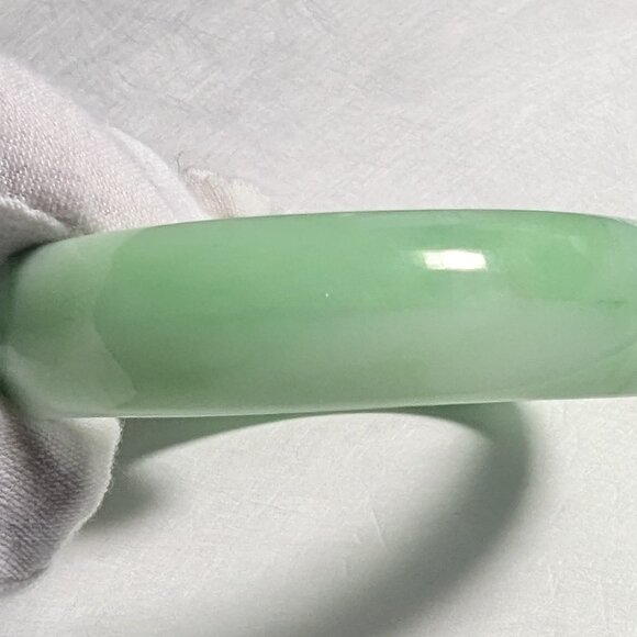 Green Jade Bangle - Picture 5 of 11